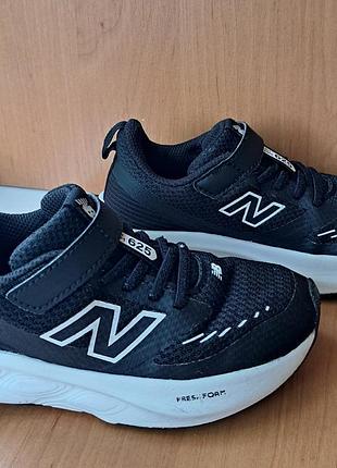 Кросівки оригінальні new balance p30,5