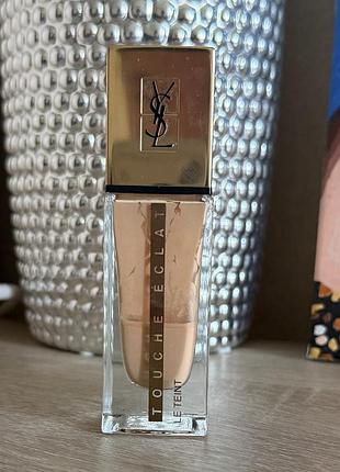 Тональна основа yves saint laurent touché eclat le teint