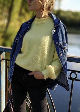 Светр лимонний фактурний bershka