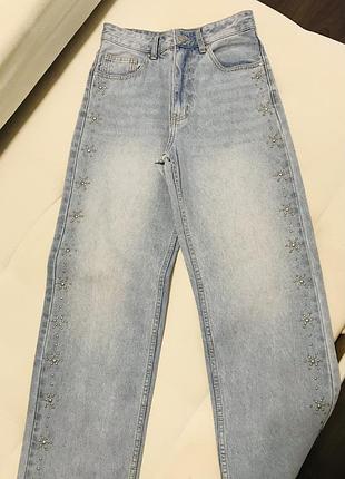 Стильные новые джинсы на высокой талии bershka