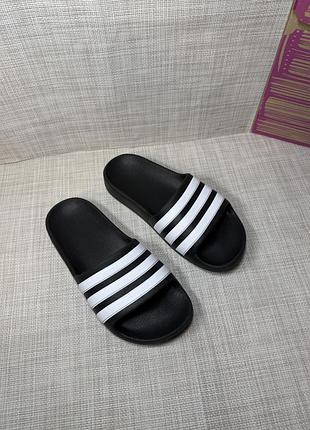 Оригінальні шльопанці adidas