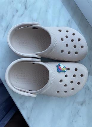 Оригінальні дитячі сабо ⁠crocs classic clog у фірмовому бежевому відтінку c9 (25-26р)