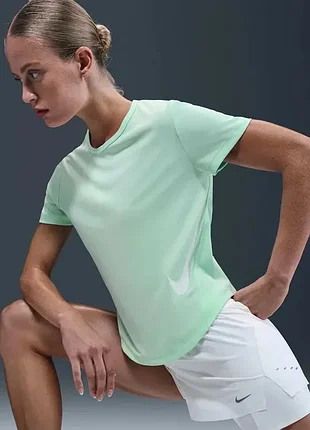 Футболка жіноча nike tempo swoosh women's running t-shirt hv2772-353