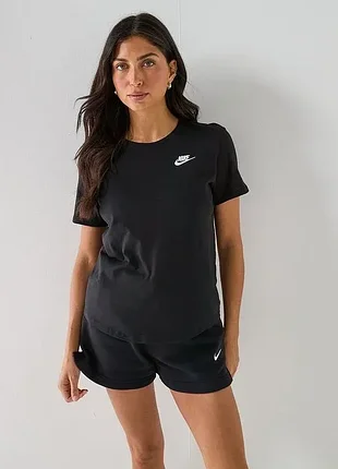 Футболка жіноча nike nsw tee club black dx7902-010