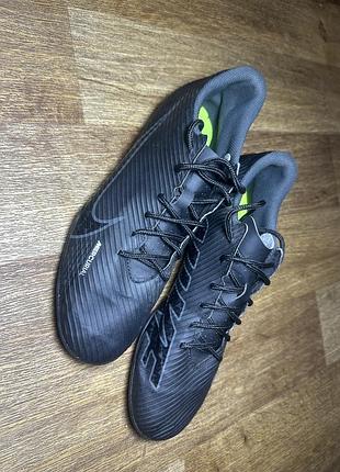 Футбольні бутси nike
