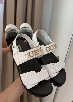 Сандалі guess