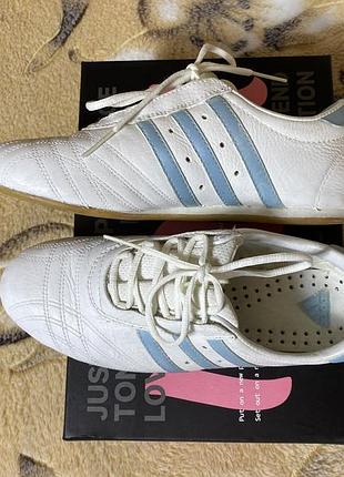 Шикарні шкіряні кросівки "adidas" розмір 37. устілка 23 см. оригінал!