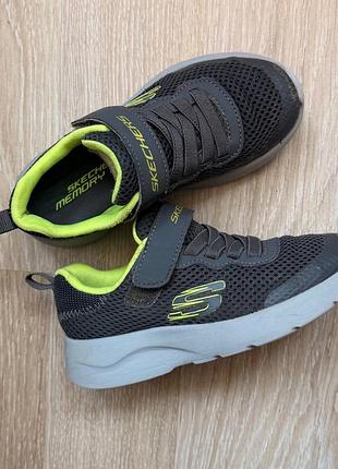Зручні кросівки skechers для хлопчика 27,5 28 us11