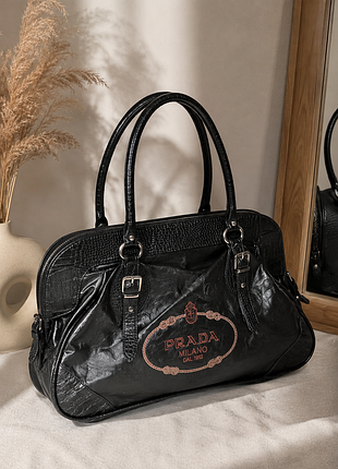 Большое содержание сумка- саквояж бренда prada