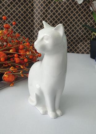 Фигурка кот 2