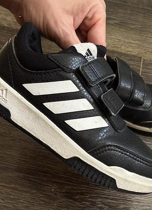 Дитячі кросівки adidas 26р. колір чорний