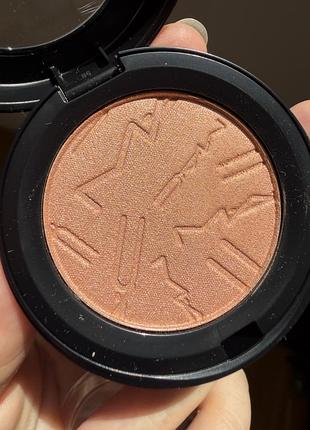 Румяна mac skinfinish colourstruck blush, відтінок sunbasque