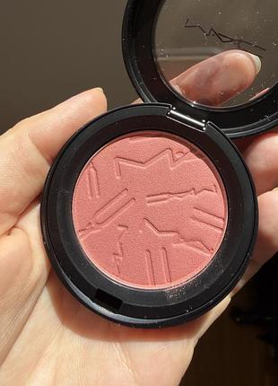 Румяна mac skinfinish colourstruck blush, відтінок peachykeen