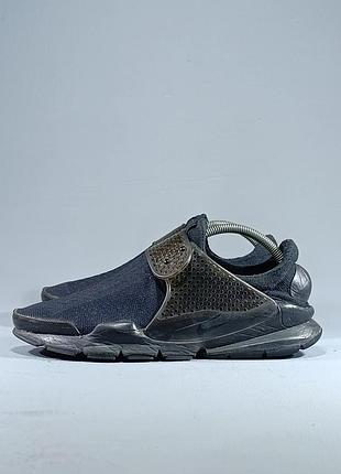 Nike sock dart 3