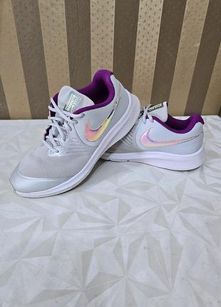 Кросівки nike.