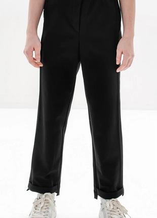 Брюки черные для девочки отличного состояния идеальной посадки.