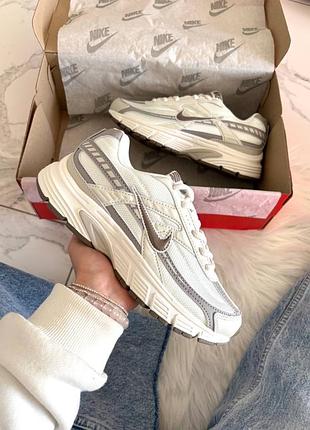 Жіночі кросівки nike initiator phantom white beige