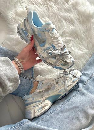 Жіночі кросівки nike v2k run custom white blue
