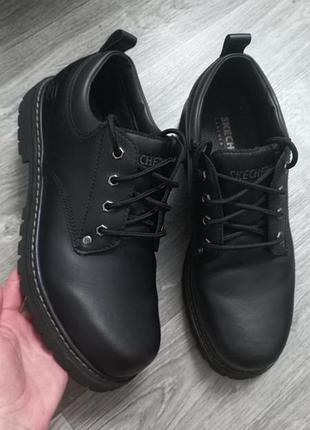Чоловічі туфлі skechers tom cats