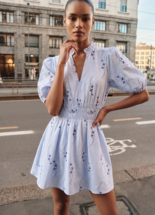 Платье с выжимкой и вышивкой от zara