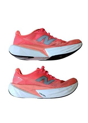 Кросівки жіночі new balance fuelcell rebel v5