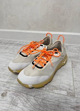 Оригінальні кросівки nike react live розмір 38 (25 см)