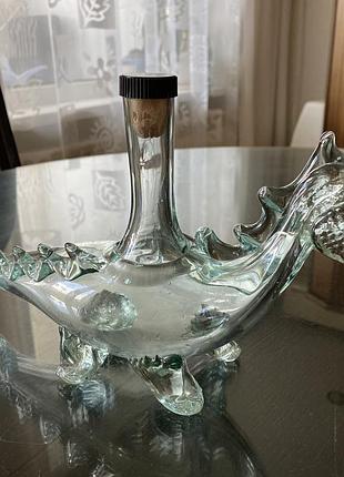 Сувенирная бутылка для напитков в виде дракона