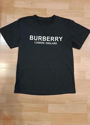 Стильна спортивна футболка, 💯 котон, оригінал, 
 burberry,   m