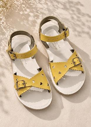 Оригінальні salt water sandals жовті шкіряні босоніжки для дівчинки , 19-19,5 см 30 розмір