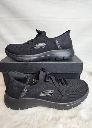 Мокасины кроссовки skechers 40 размер 
оригинал в идеальном состоянии, без дефектов и пятен.
очень удобные и легкие