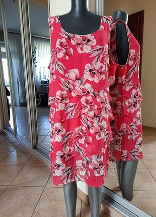 Эффектное с воланами платье 👗