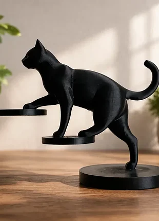 Котик на сходинках — милий декор для дому та робочого столу 🐱✨