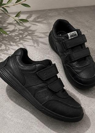 Шкіряні кросівки clarks для хлопчика чорні р. 32 (20 см)