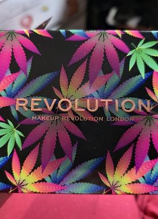 Палетка makeup revolution