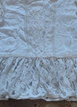 Біла блуза на дівчинку