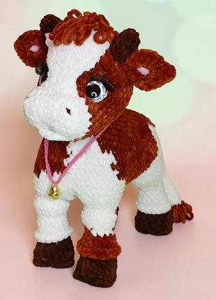 Мягкая игрушка коровка из качественной плюшевой пряжи связана крючком