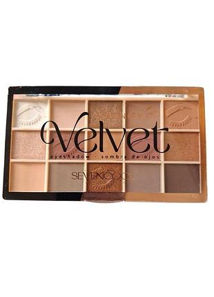 Новая палетка из 15 теней для век velvet magnify eyes от бренда seven cool. нюдовая палитра.