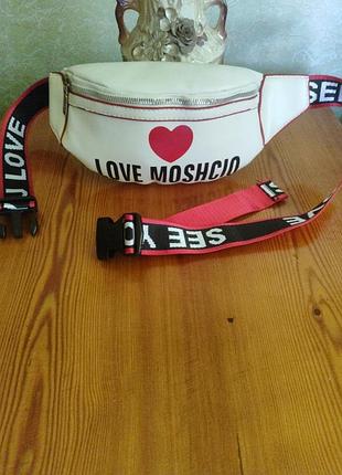 Сумка бананка love moschino.