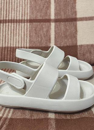 Жіночі сандалі босоніжки primark