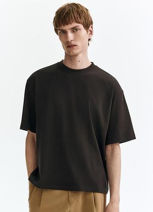 H&m базова, оверсайз футболка в коричневому кольорі. чудово тримає форму. loose fit.