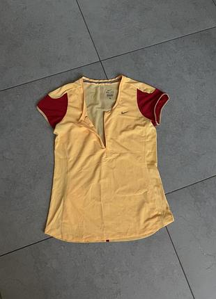 Эта желтая женская футболка nike dri-fit