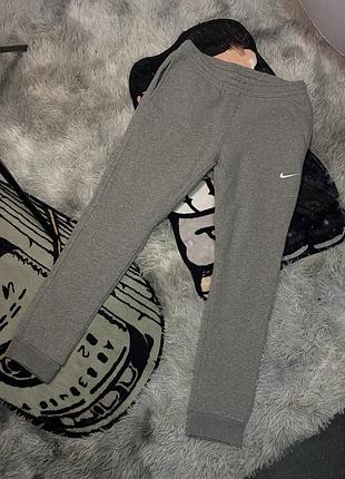 Спортивні штани nike сірі, розмір m