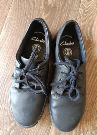 Кожаные туфли женские clarks