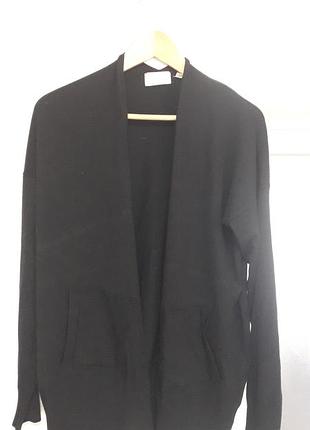 Blue mоtion
36/s/44
черный удлиненный женский кардиган с карманами, без пуговиц, приспущенная линия плеча.
80%вискоза
20% полиамид
очень хорошее состояние