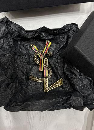 Брошка ysl
