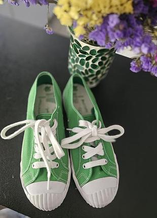 Низька модель кедів pf flyers grounder low-top в зеленому кольорі.