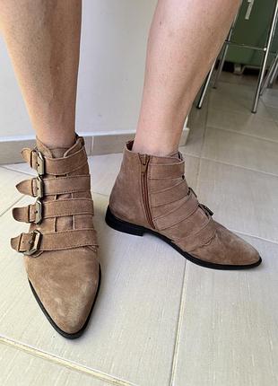 Продам замшеві черевики asos