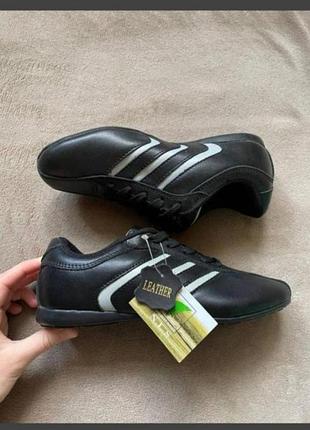 Кожаные кроссовки