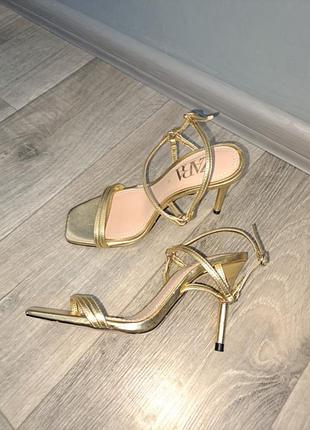 Босоніжки 35 ( 23 см )zara