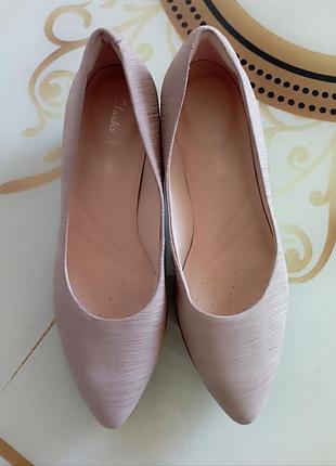 Туфли лодочки женские кожаные на невысоком кольца clarks